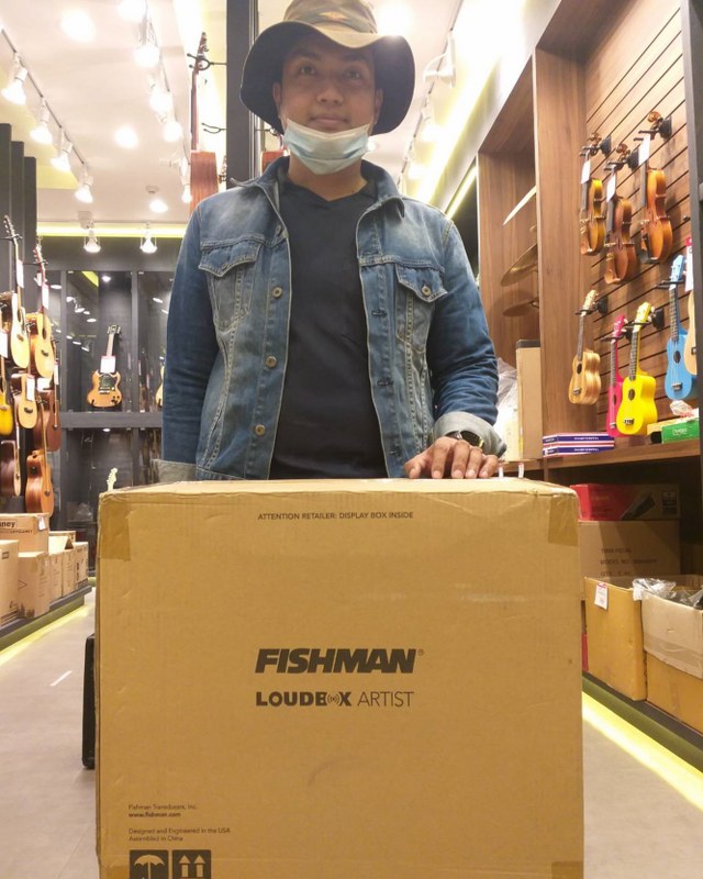 ลูกค้าที่ซื้อ แอมป์กีต้าร์โปร่ง Fishman Loudbox Artist 120W