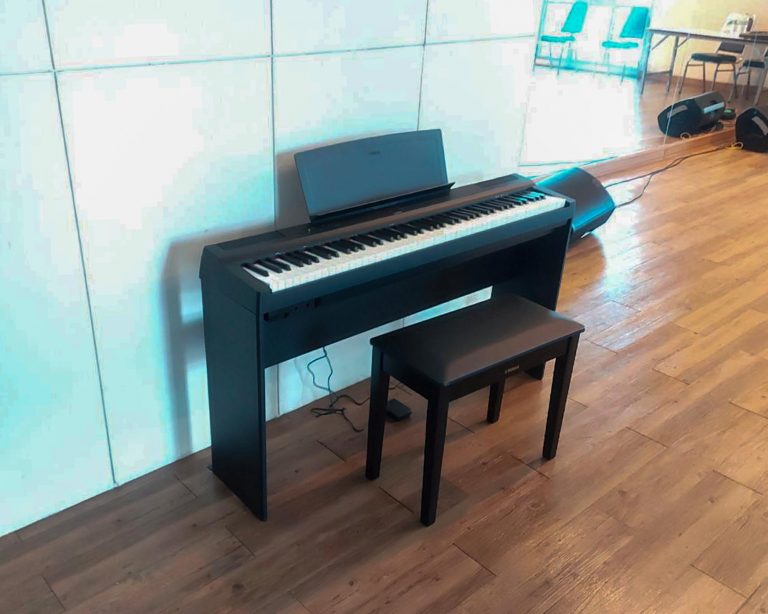 Yamaha P-125 ลูกค้า Music Arms