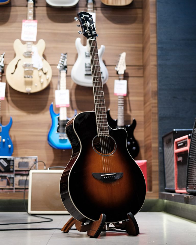 โปร่ง YAMAHA APX600 OLD VIOLIN SUNBURST เต็มตัว