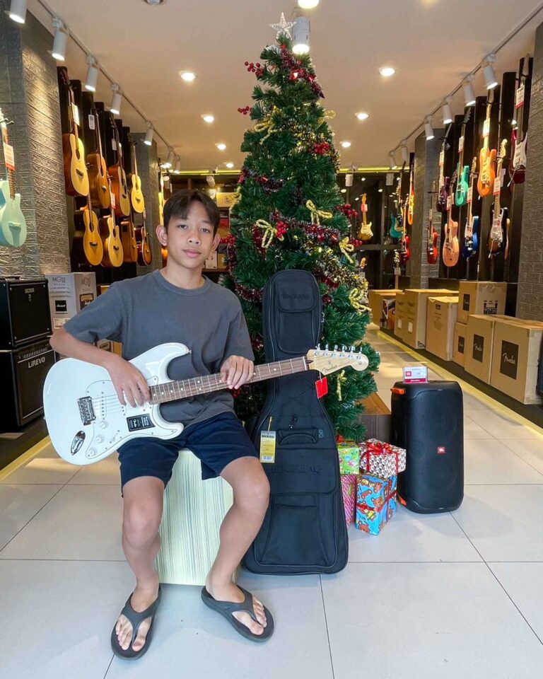 FENDER PLAYER STRAT PF Polar White