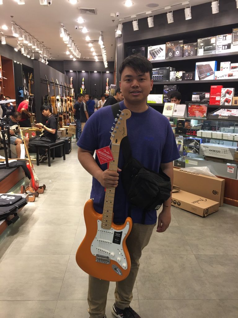 ลูกค้าที่ซื้อ Fender Player Stratocaster