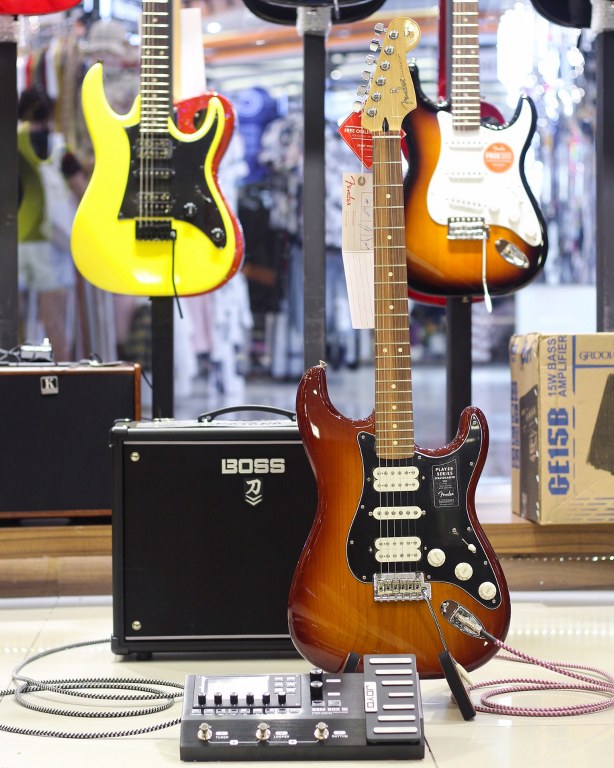 Showcase Fender Player Stratocaster HSH กีตาร์ไฟฟ้า