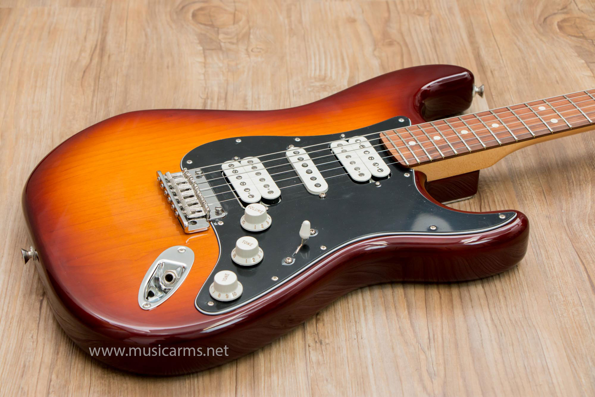 Fender Player Stratocaster HSH sunburst