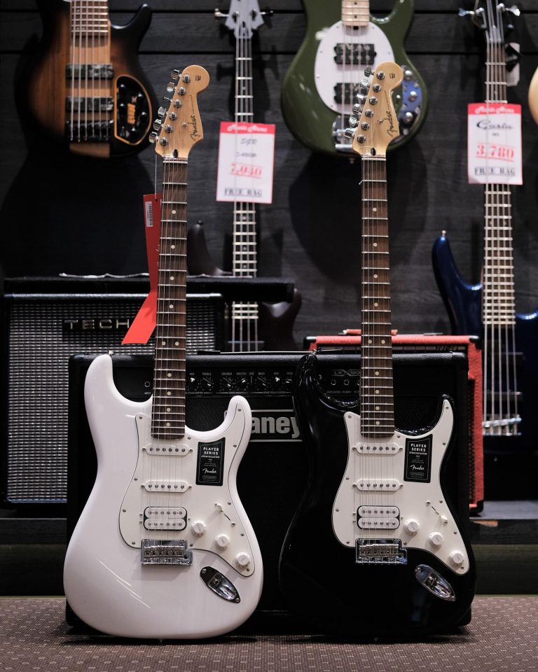 Showcase Fender Player Stratocaster HSS กีตาร์ไฟฟ้า