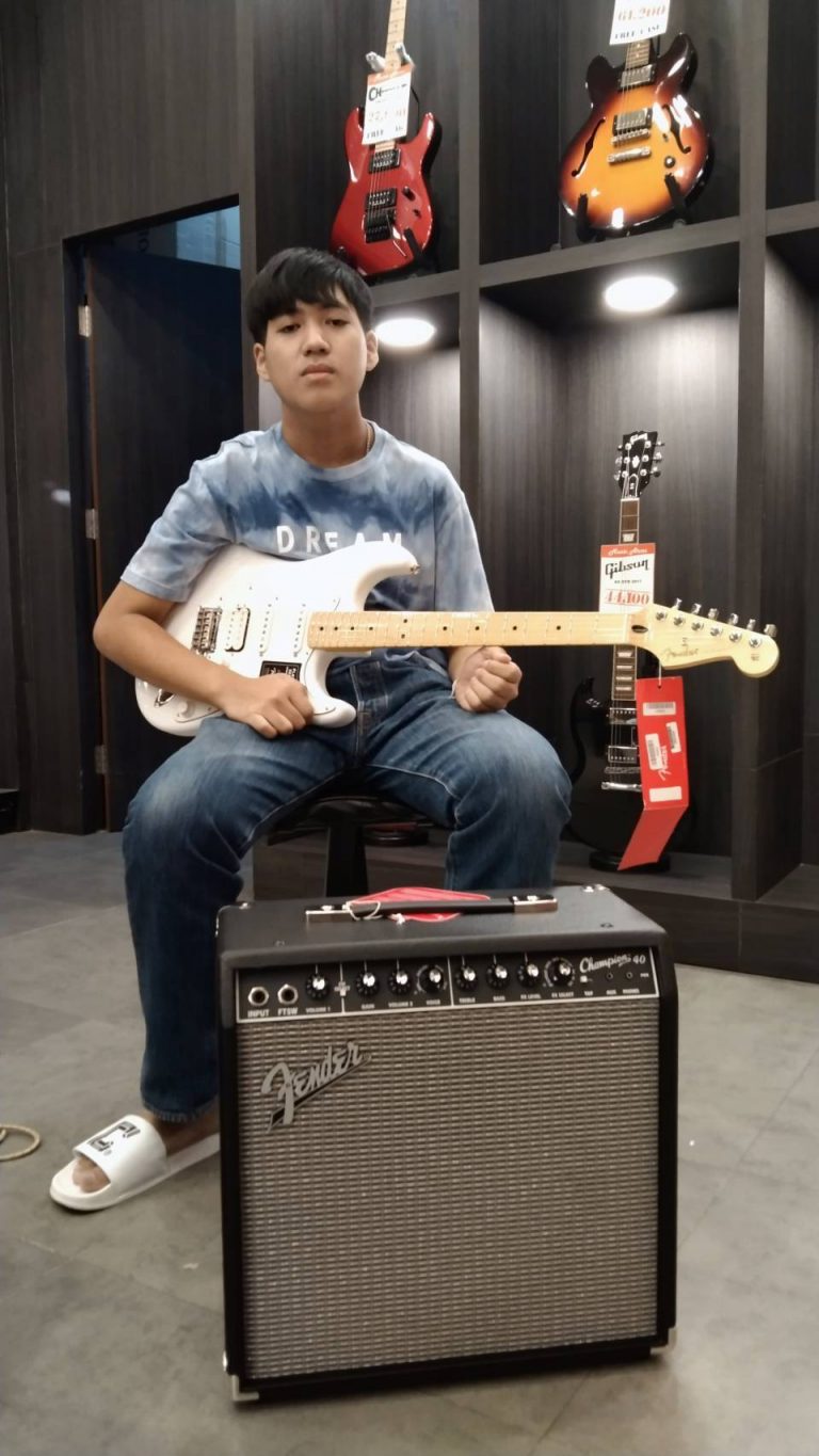 กีต้ารไฟฟ้า Fender Player Stratocaster