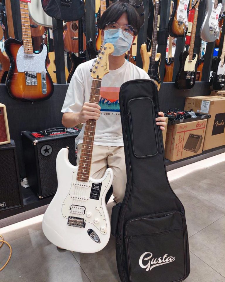 ลูกค้าที่ซื้อ Fender Player Stratocaster HSS