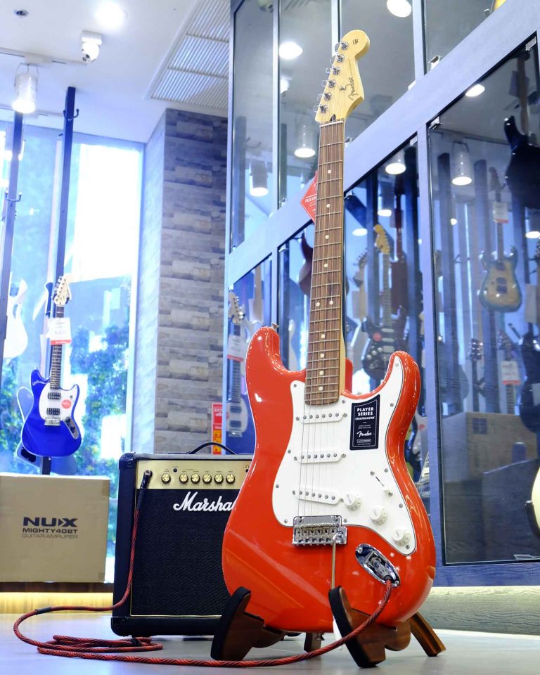 Showcase Fender Player Stratocaster กีตาร์ไฟฟ้า