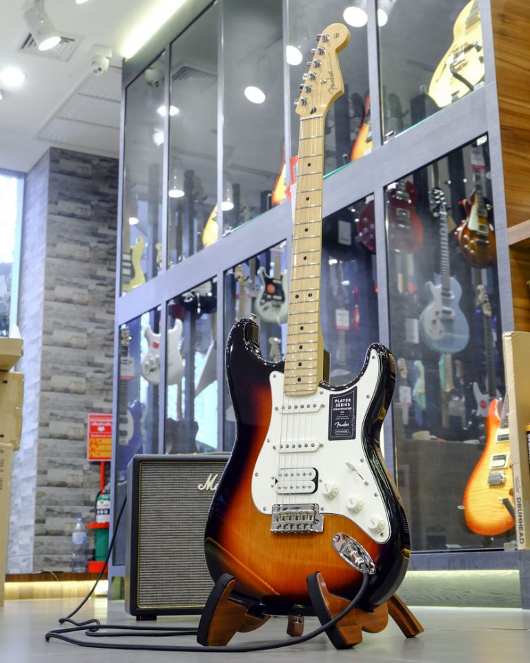 Showcase Fender Player Stratocaster HSS กีตาร์ไฟฟ้า