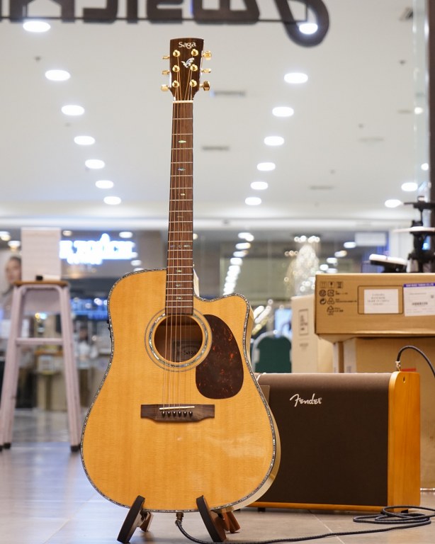 Showcase Saga DM100CE Acoustic Guitar
