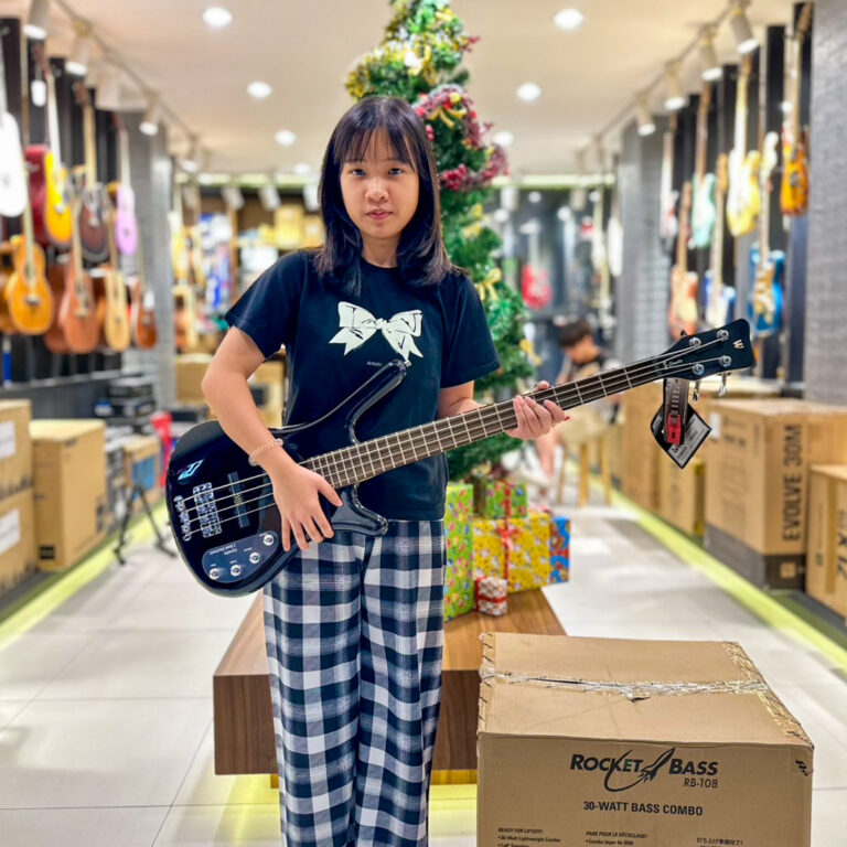 Warwick RB Corvette Basic Short Scale BK + แอมป์เบส Ampeg Rocket Bass RB-108