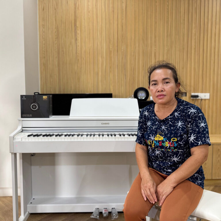 CASIO AP-470 WE + 2หูฟัง OneOdio Monitor 80