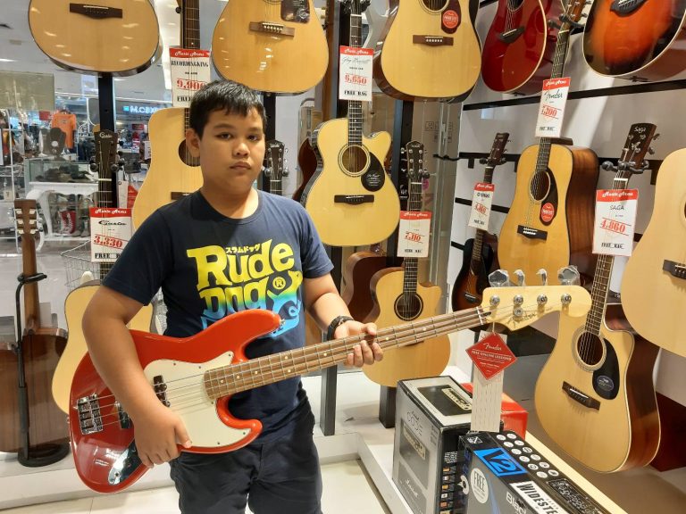 ลูกค้าที่ซื้อ Fender Player Jazz Bass เบสไฟฟ้า