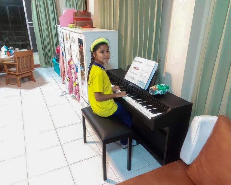 Roland RP-102 ลูกค้า Music Arms