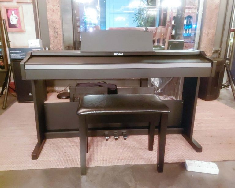 Roland RP-102 ลูกค้า Music Arms