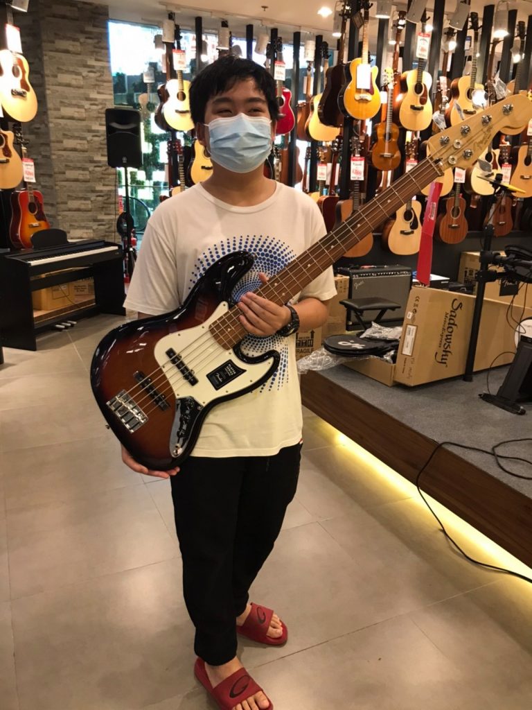 ลูกค้าที่ซื้อ Fender Player Jazz Bass เบส 4 สาย
