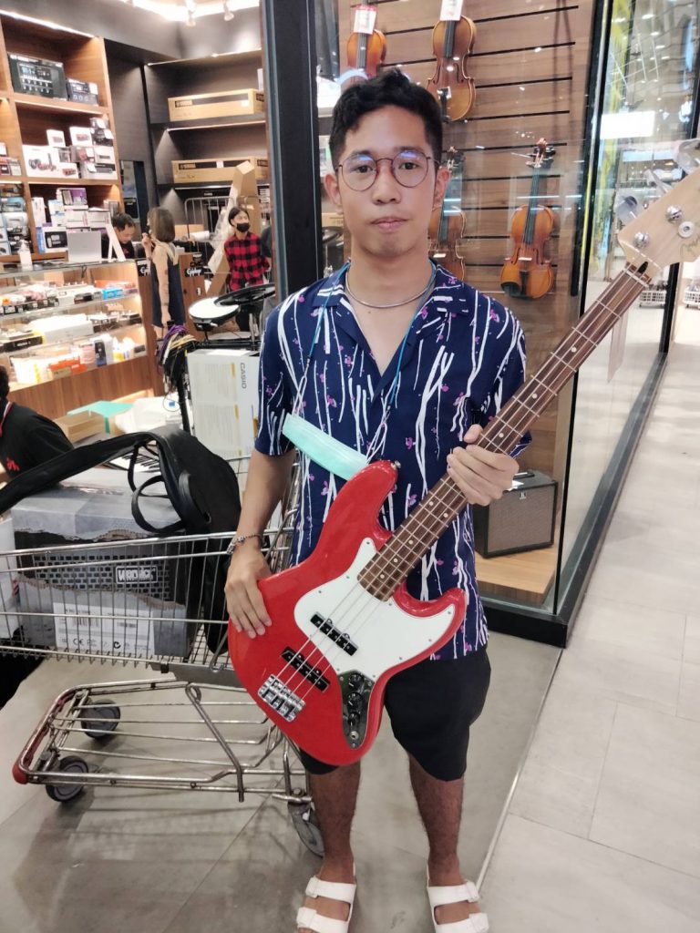 FENDER PLAYER JAZZ BASS สีแดง