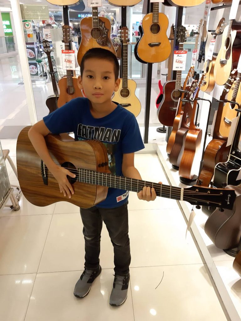 ขอบคุณลูกค้า กีต้าร์โปร่งไฟฟ้า Enya ED-X1 EQ