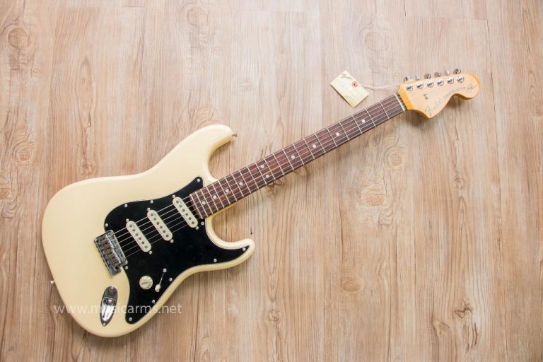 Fender Stratocaster Olarn สีขาว ขายราคาพิเศษ