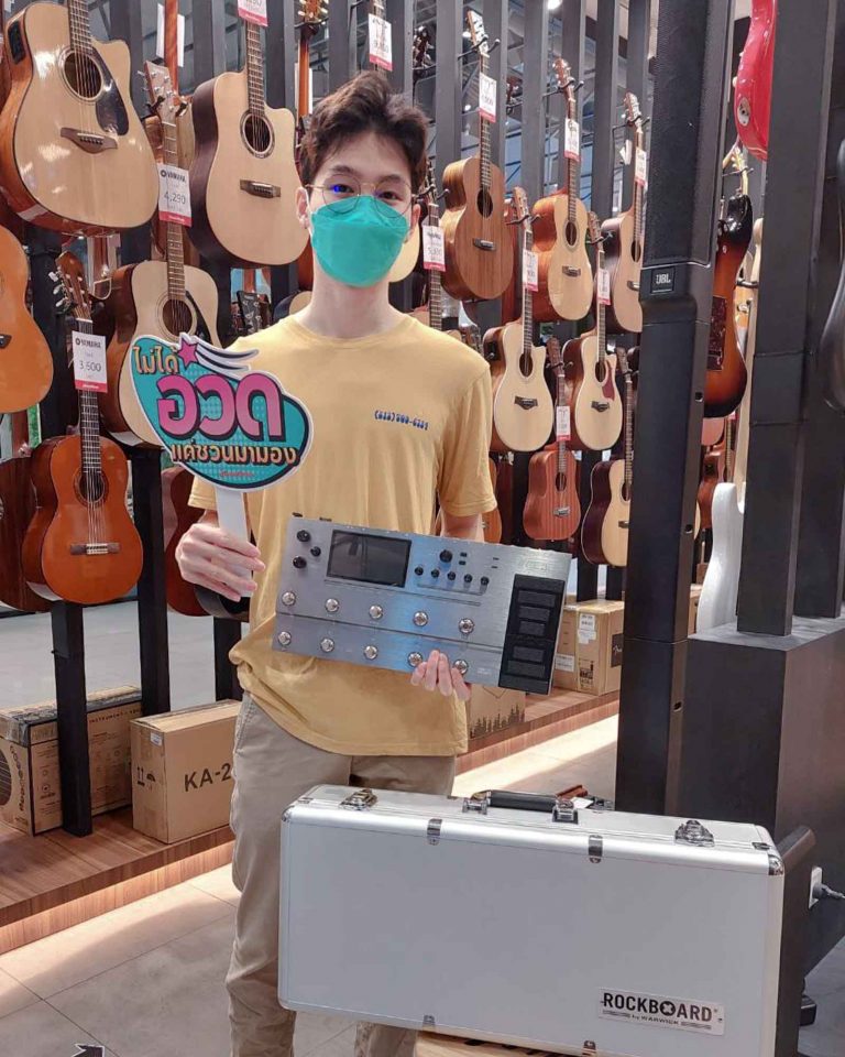 ลูกค้า Mooer GE300 + RockBoard TRES 3.2 Flight Case Music Arms งามวงศ์วาน