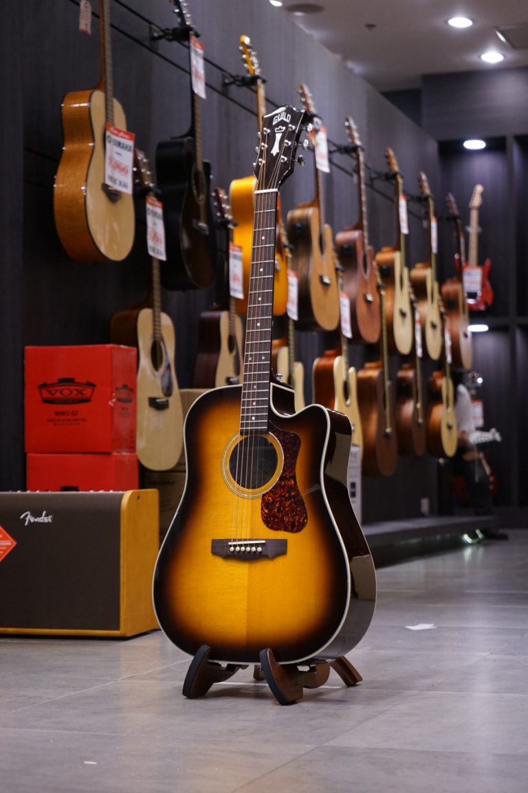 กีต้าร์โปร่งไฟฟ้า Guild D-140 CE