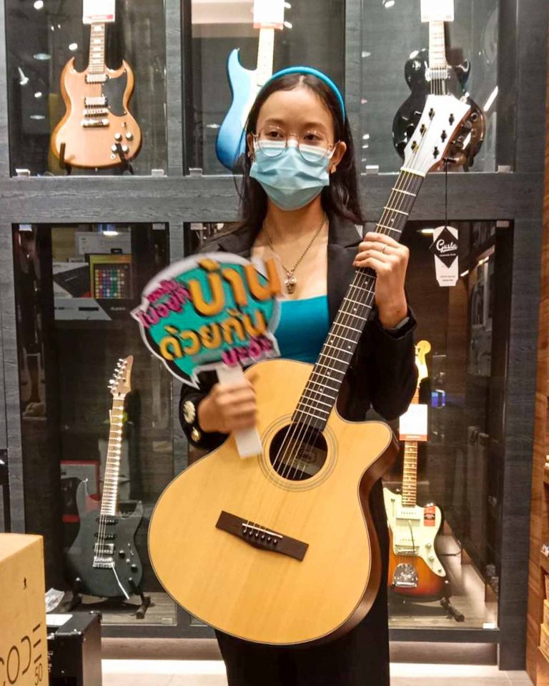 Gusta OM3C ลูกค้า Music Arms