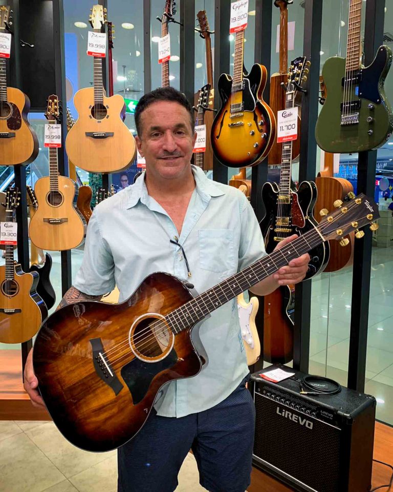 Taylor 224CE-K DLX ลูกค้า Music Arms