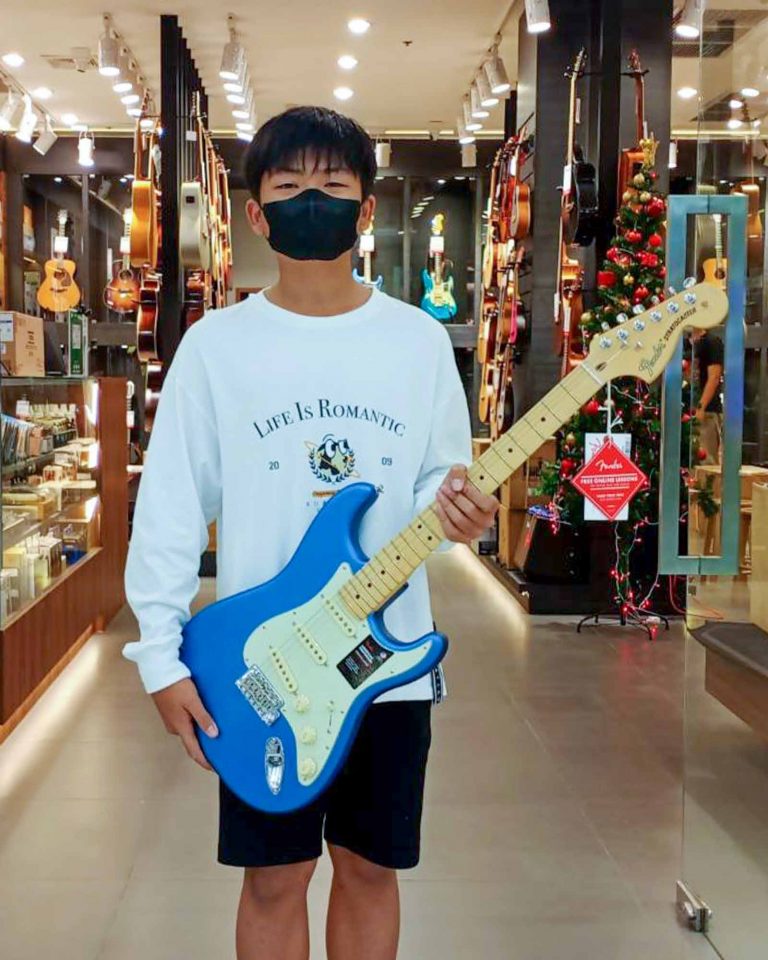 Fender American Performer Stratocaster ลูกค้า Music Arms