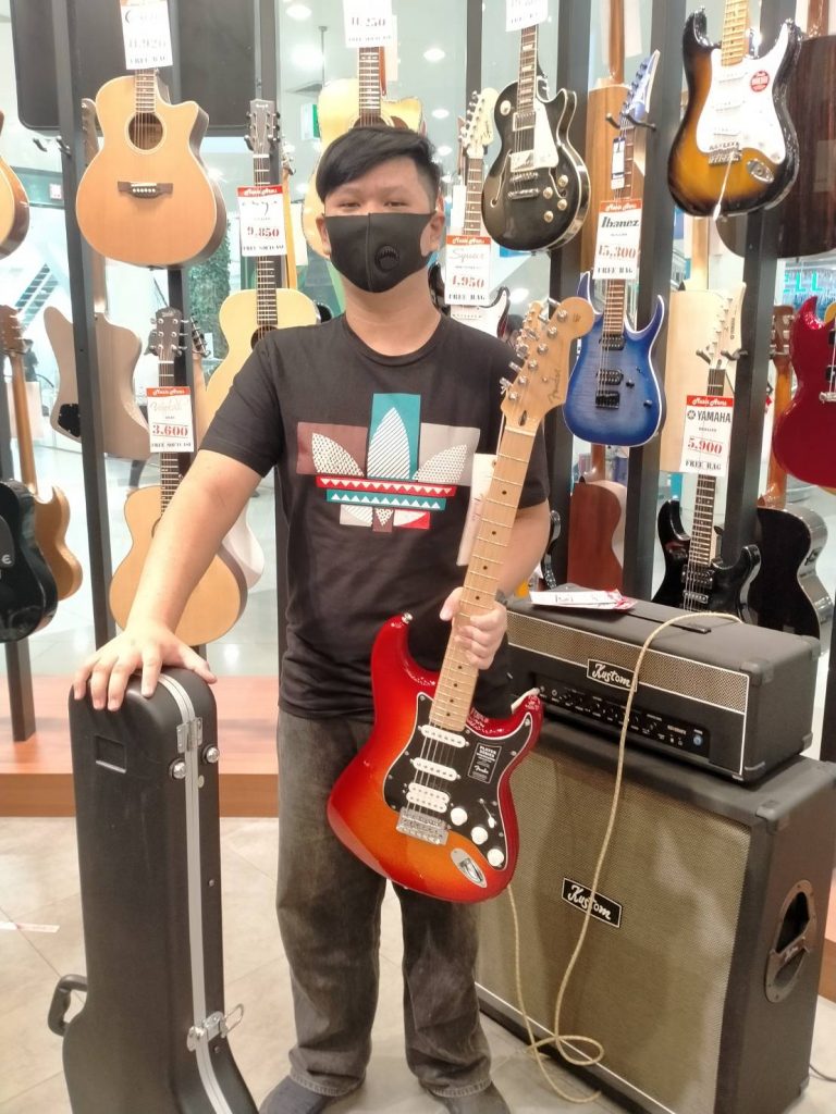 กีตาร์ไฟฟ้า Fender Player Stratocaster Plus Top ด้านหน้า