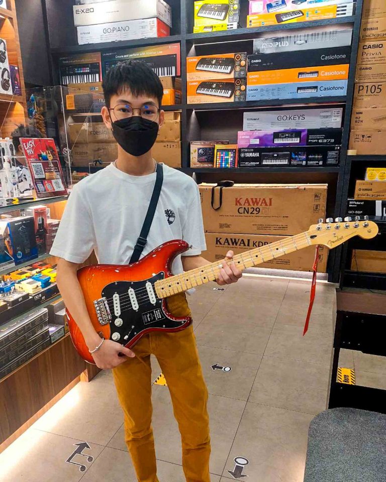 Fender Player Stratocaster Plus Top ลูกค้า Music Arms