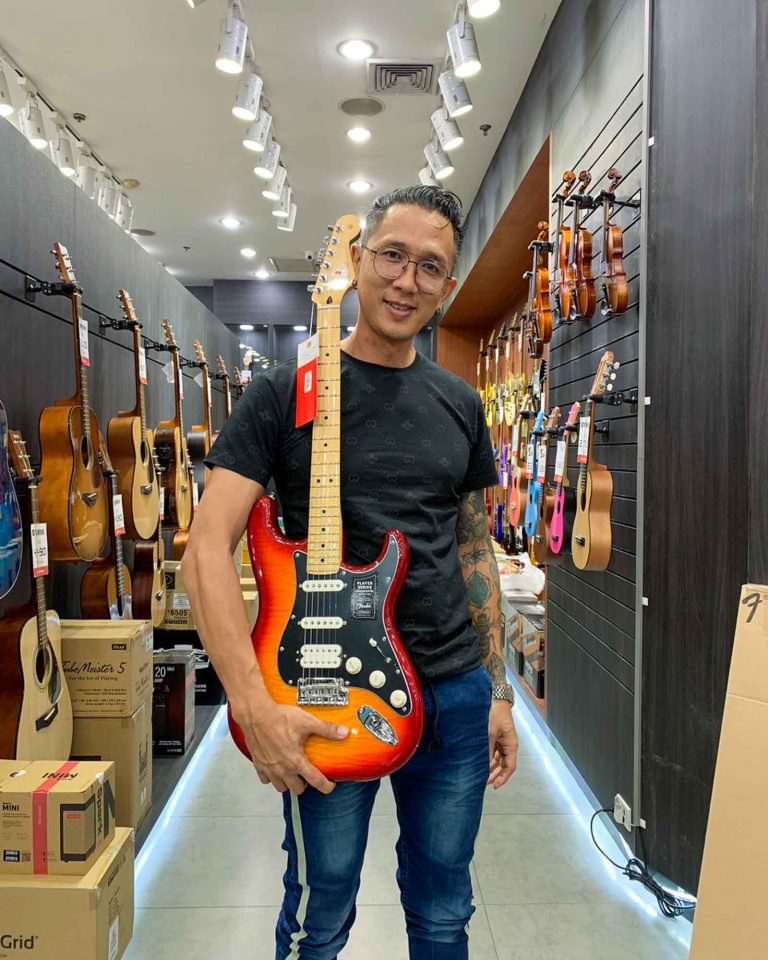 Fender Player Stratocaster Plus Top ลูกค้า Music Arms