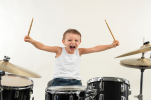5 เหตุผลที่ควรให้ลูกฝึกดนตรีจากกลองราคาถูกสุด