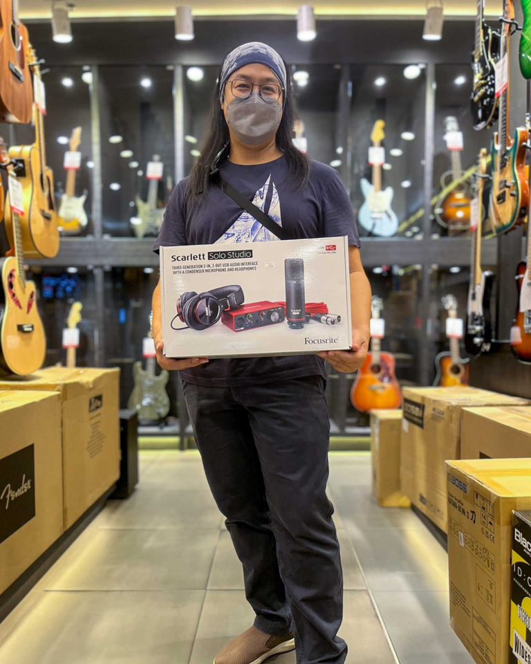 Focusrite Scarlett Solo Studio 3rd Gen ลูกค้า Music Arms