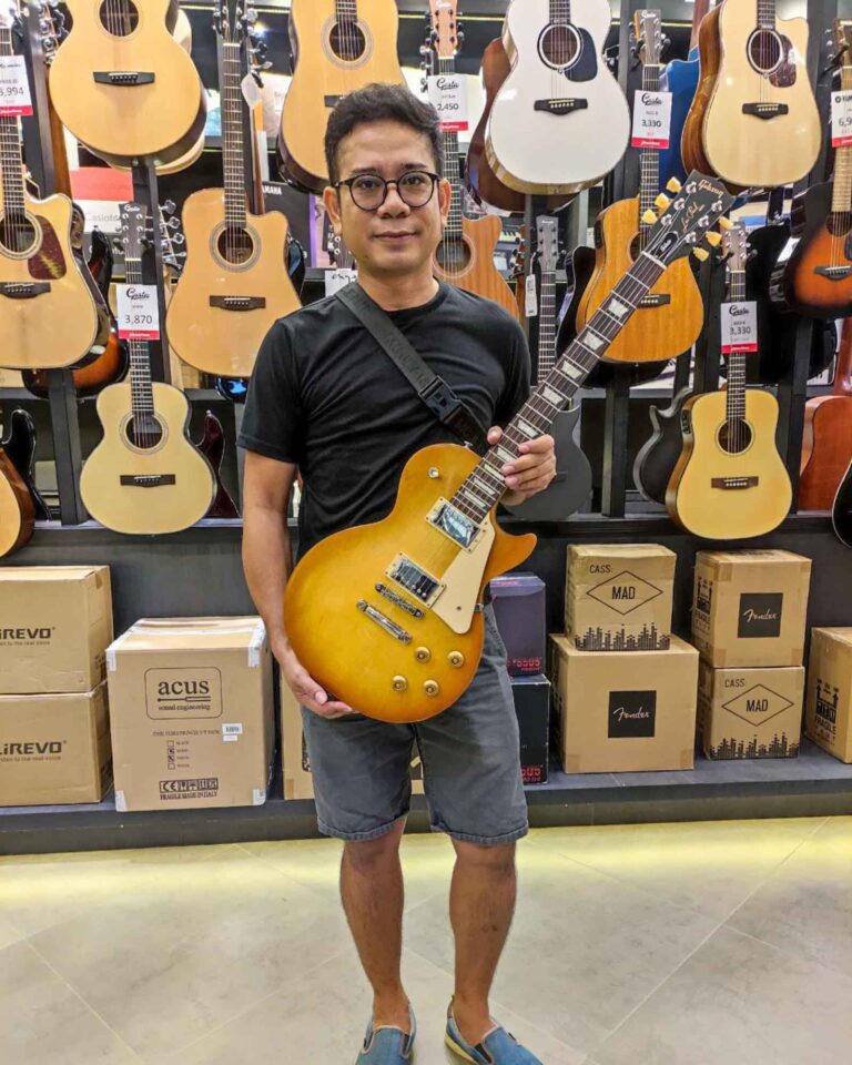 ลูกค้าที่ซื้อ Gibson Les Paul Tribute กีตาร์ไฟฟ้า