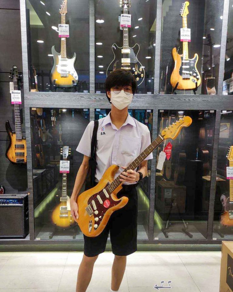 Squier Classic Vibe 70s Stratocaster ลูกค้า Music Arms