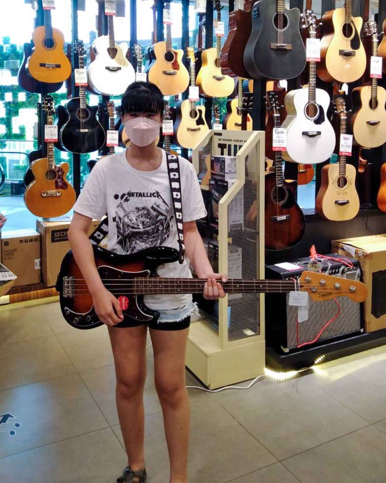 Squier Classic Vibe Precision Bass 60s ลูกค้า Music Arms