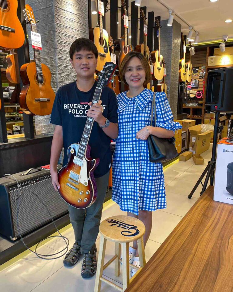 ลูกค้าที่ซื้อ Gibson Les Paul Standard ’60s กีตาร์ไฟฟ้า