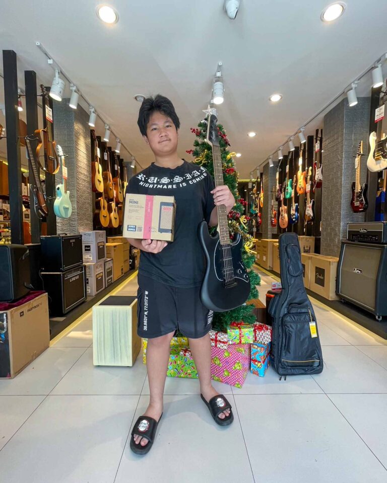 ไฟฟ้า STERLING CUTLASS CT-30 HSS Stealth Black + แอมป์กีตาร์ Positive Grid Spark Mini BK