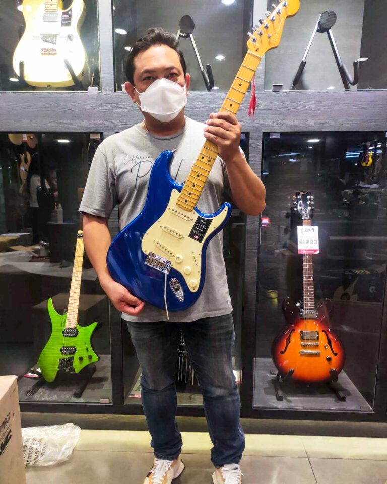 ลูกค้าที่ซื้อ Fender American Ultra Stratocaster กีตาร์ไฟฟ้า