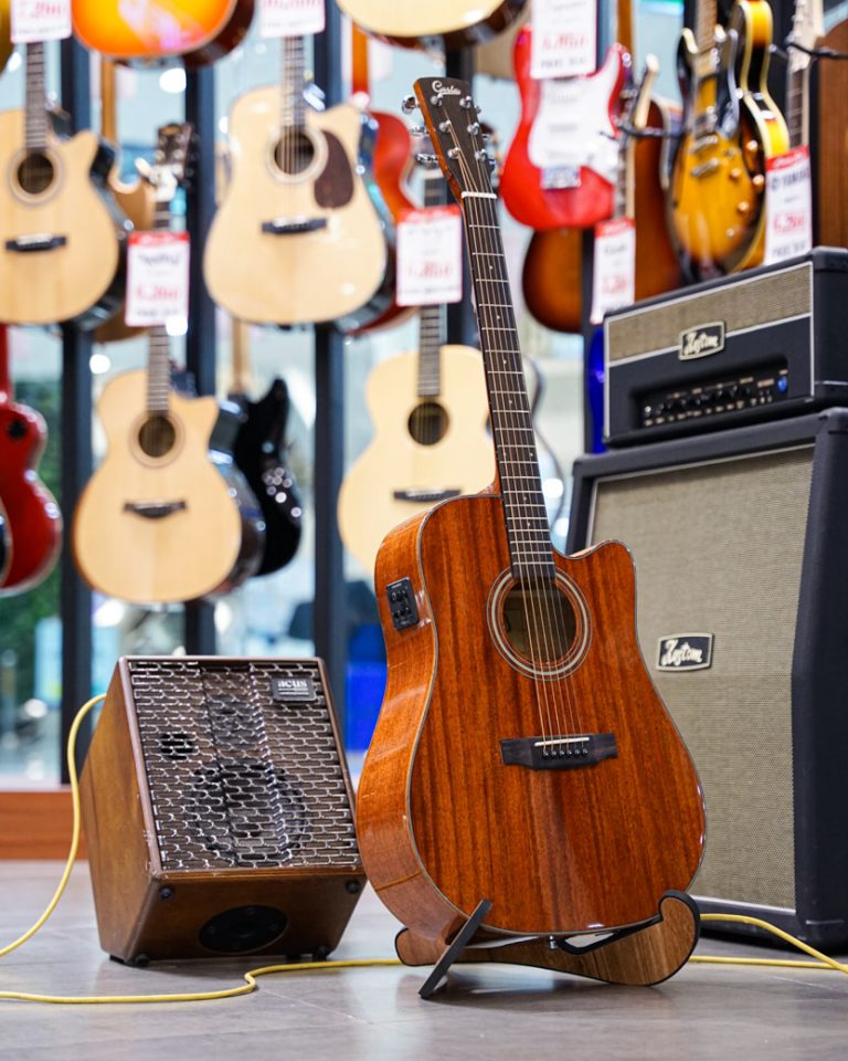 Gusta GDX120C N + Acus One For Strings 6T Simon Showcase