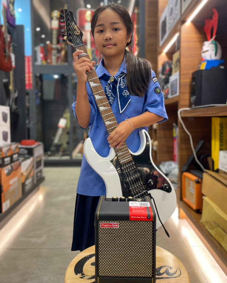 Gusta GIB-01-WH + Positive Grid Spark Mini