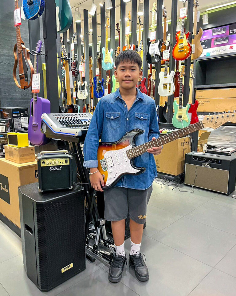 Gusta GST-01-HSS SB + Belcat GC-10 Black BT