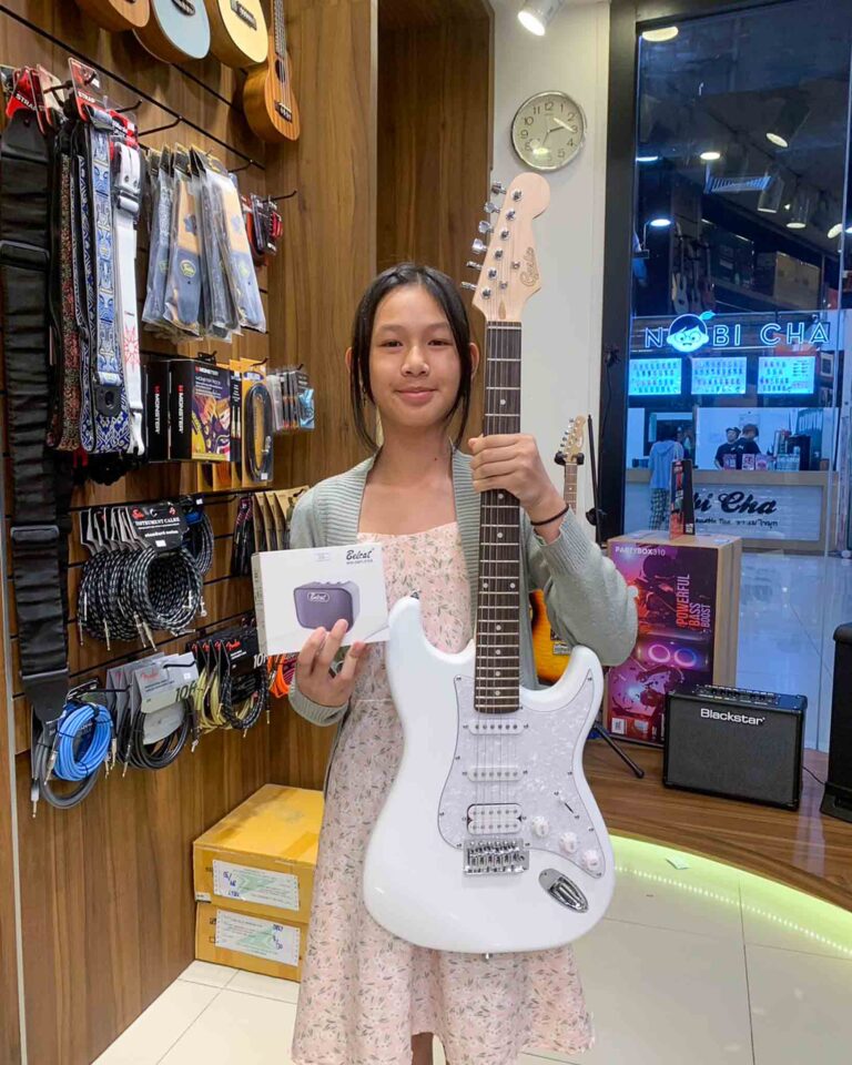 Gusta GST-01-HSS WH + แอมป์ไฟฟ้า Belcat Mini GN-3 BK