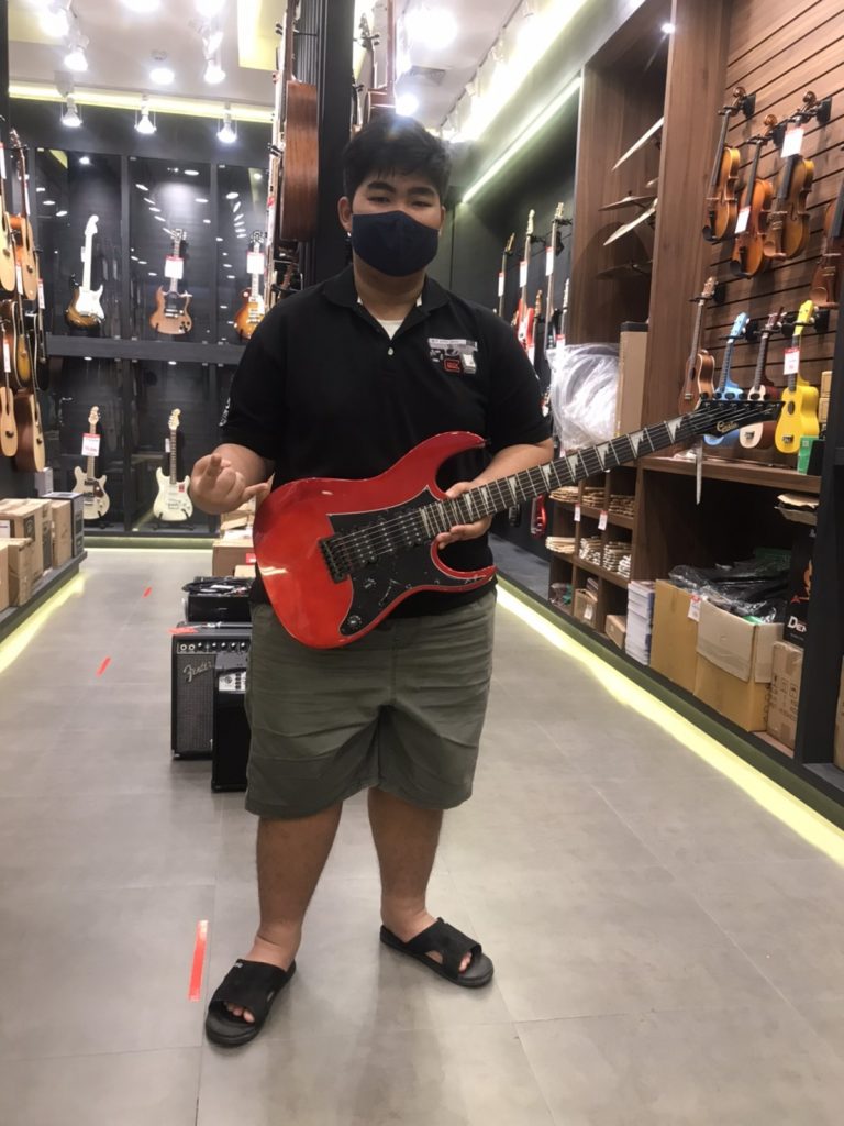 กีต้าร์ไฟฟ้า gusta gib-01