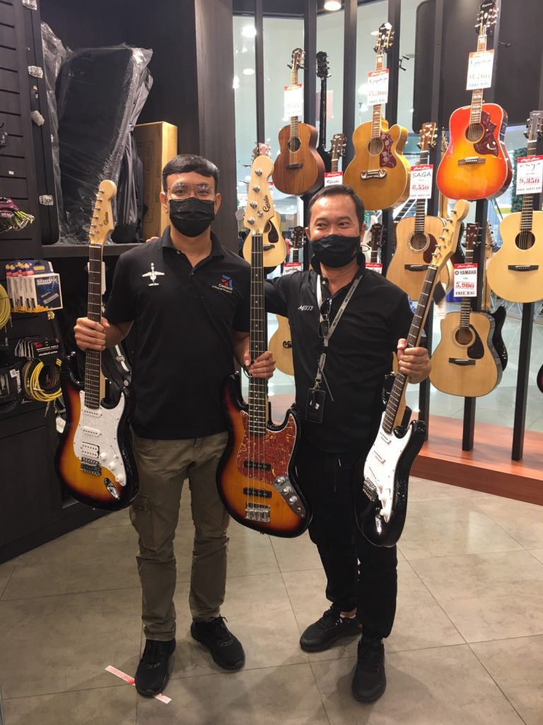 ลูกค้า Gusta Gst-01 HSS + Gusta gst-01 SSS + Gusta GJB4-01 ร้าน Music Arms