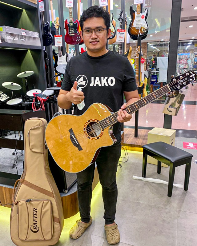 ลูกค้า Crafter KGAE-18 ร้าน Music Arms