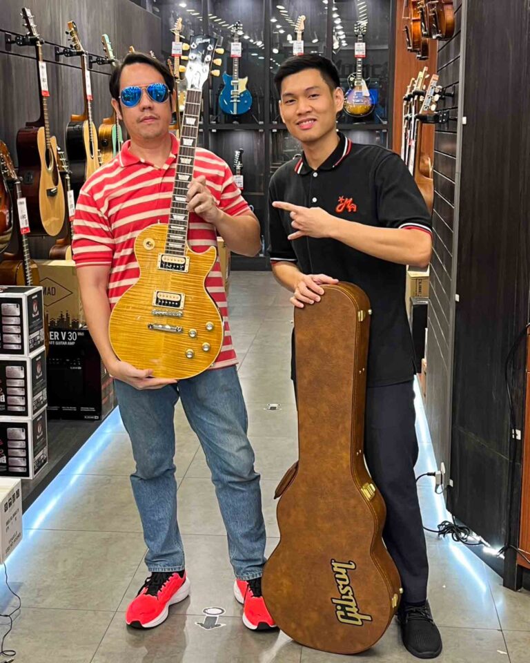 ลูกค้าที่ซื้อ Gibson Slash Les Paul Standard กีตาร์ไฟฟ้า