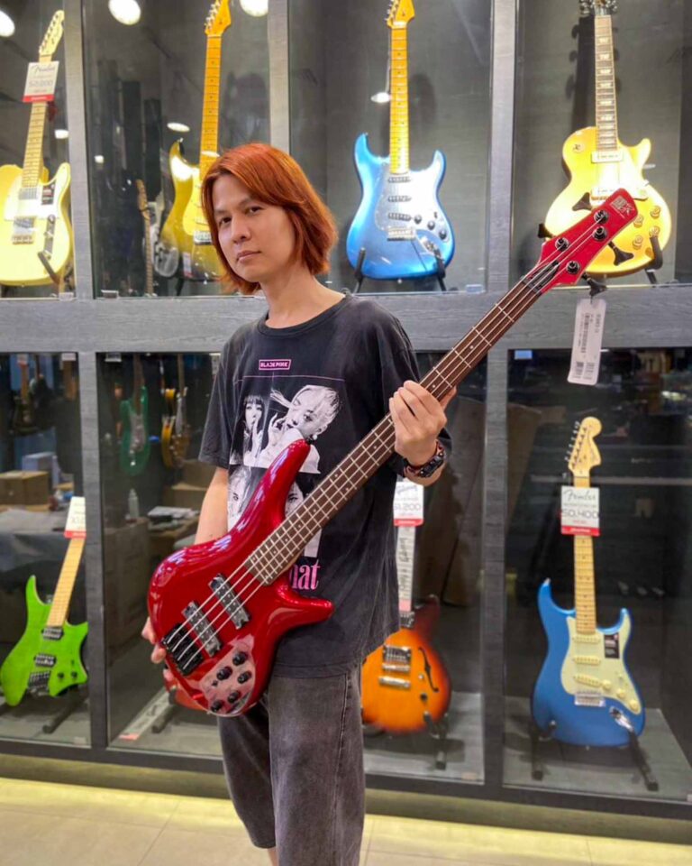 Ibanez SR300EB ลูกค้า Music Arms
