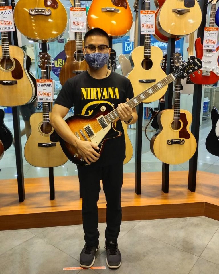 ขอขอบคุณลูกค้าจากหน้าร้าน Epiphone Les Paul Standard 60s ครับ