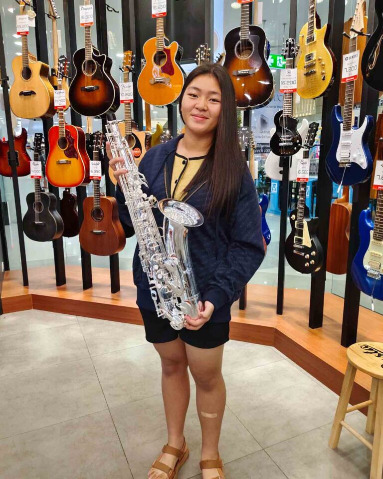 ลูกค้าที่ซื้อ Coleman Standard Silver Tenor Saxophone