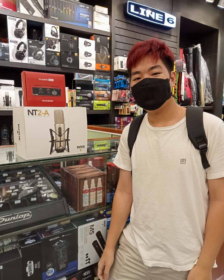 Focusrite Scarlett Solo 3rd Gen + Rode NT2-A ลูกค้า Music Arms